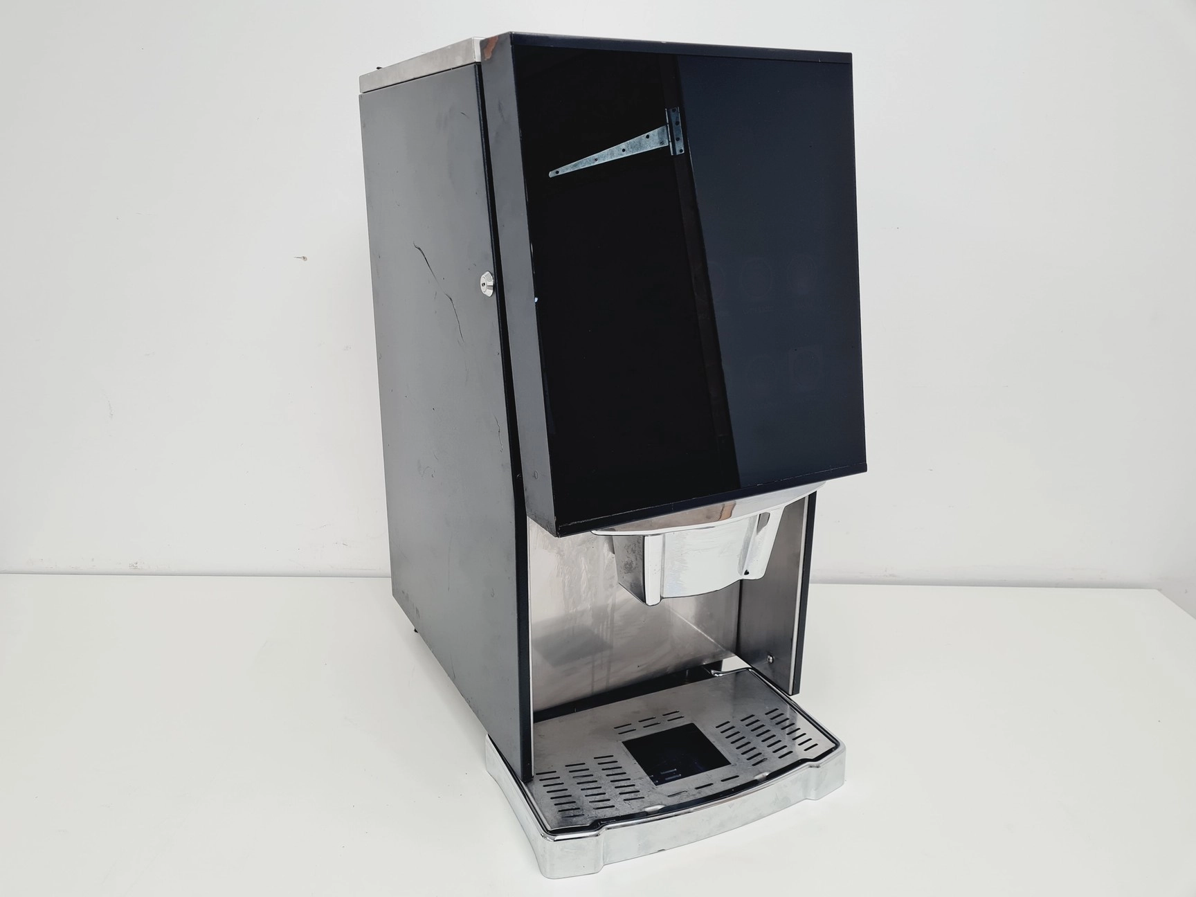 Coffetek Gourmet Vitro 6 4 Cannister Touch Display Coffee Machine