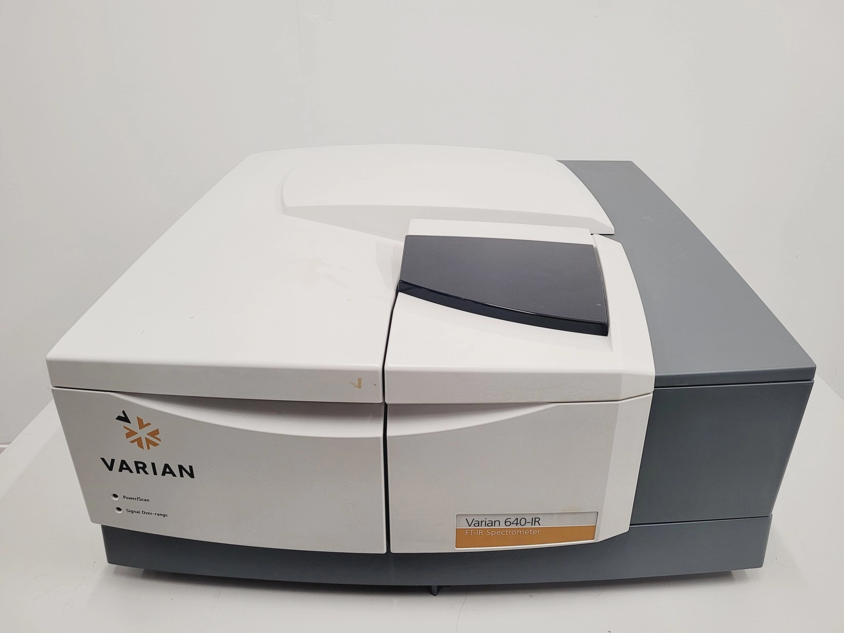 Varian 640-IR FT-IR Spectrometer Lab