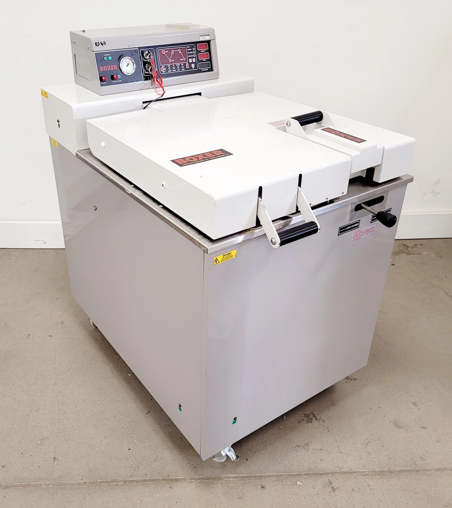 Boxer 300/75L Top Loading Floor Standing Autoclave Lab