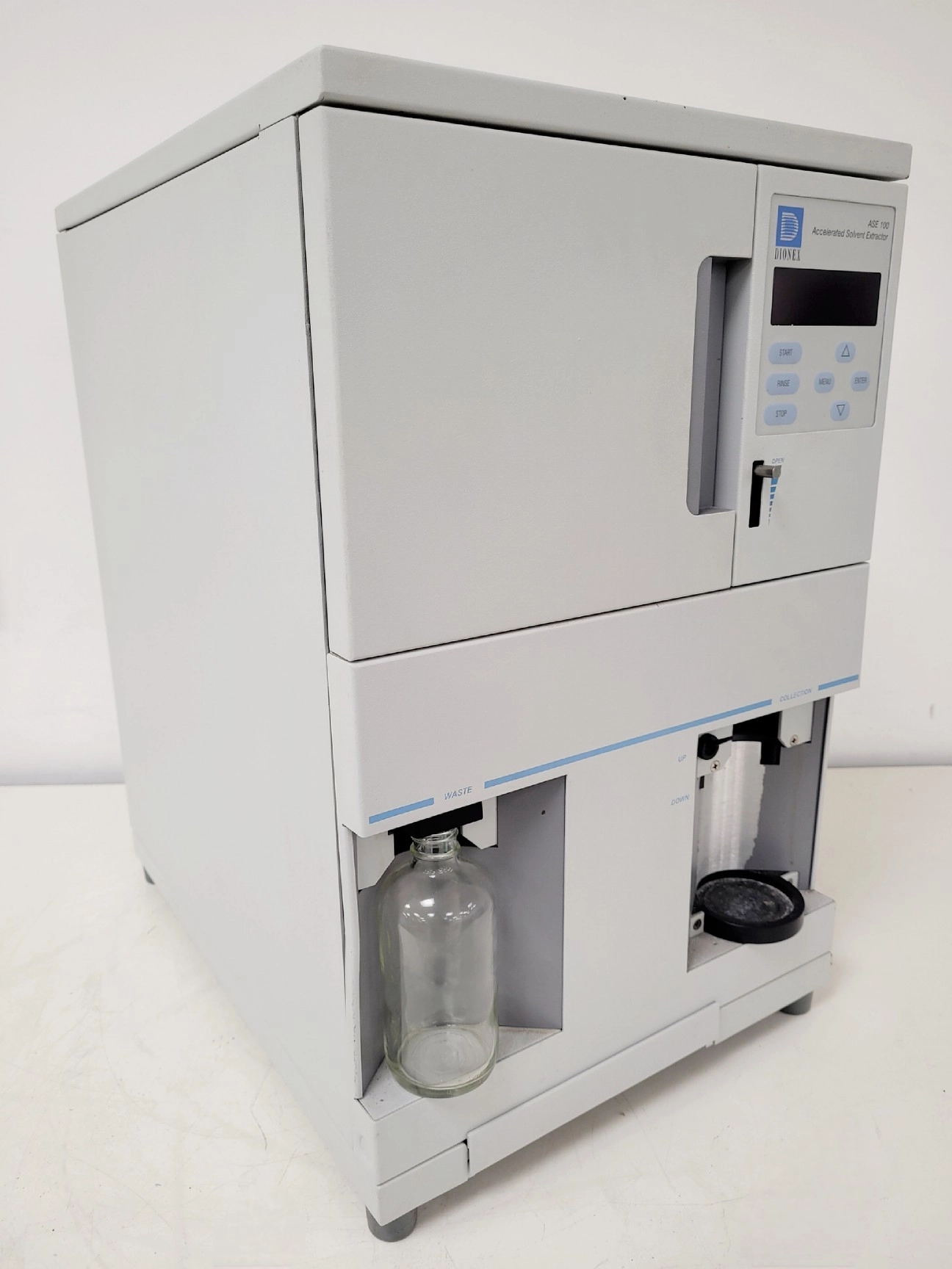 Dionex ASE 100 Accelerated Solvent Extractor Lab