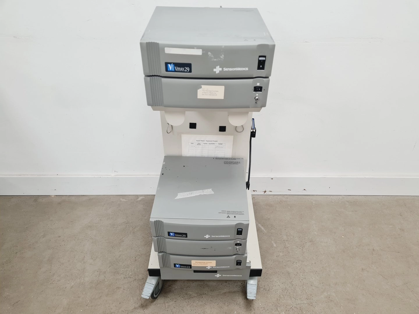 SensorMedics  Medical Cart With Vmax Series 29 + 22