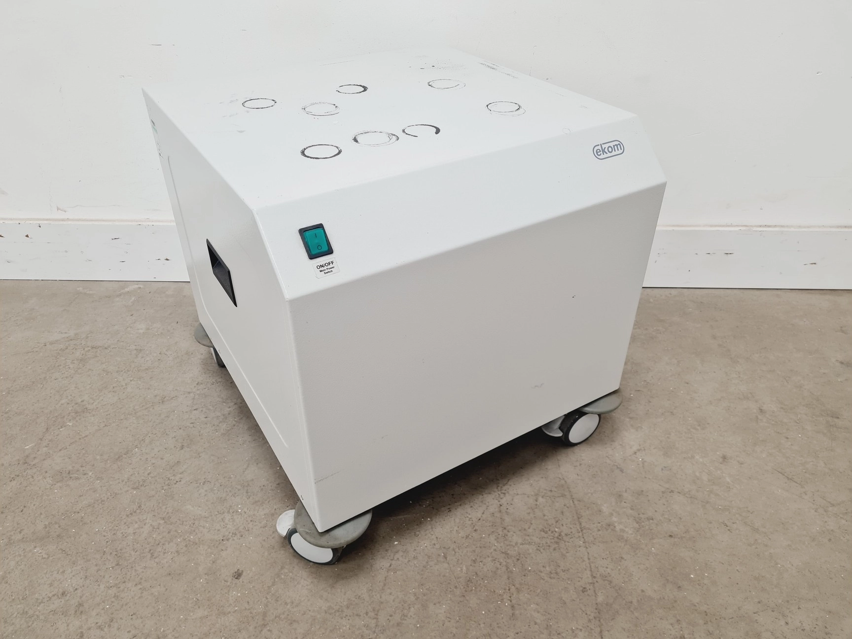 Ekom DK50-10 S/M-RO-3V Mobile Air Compressor Lab