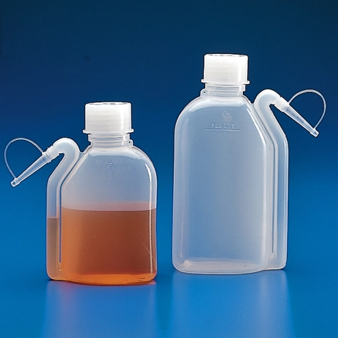 Wash Bottle, Squeeze with Integral Molded Dispensing Tip, Screwcap, PE, 500mL — Qty/Unit: 10