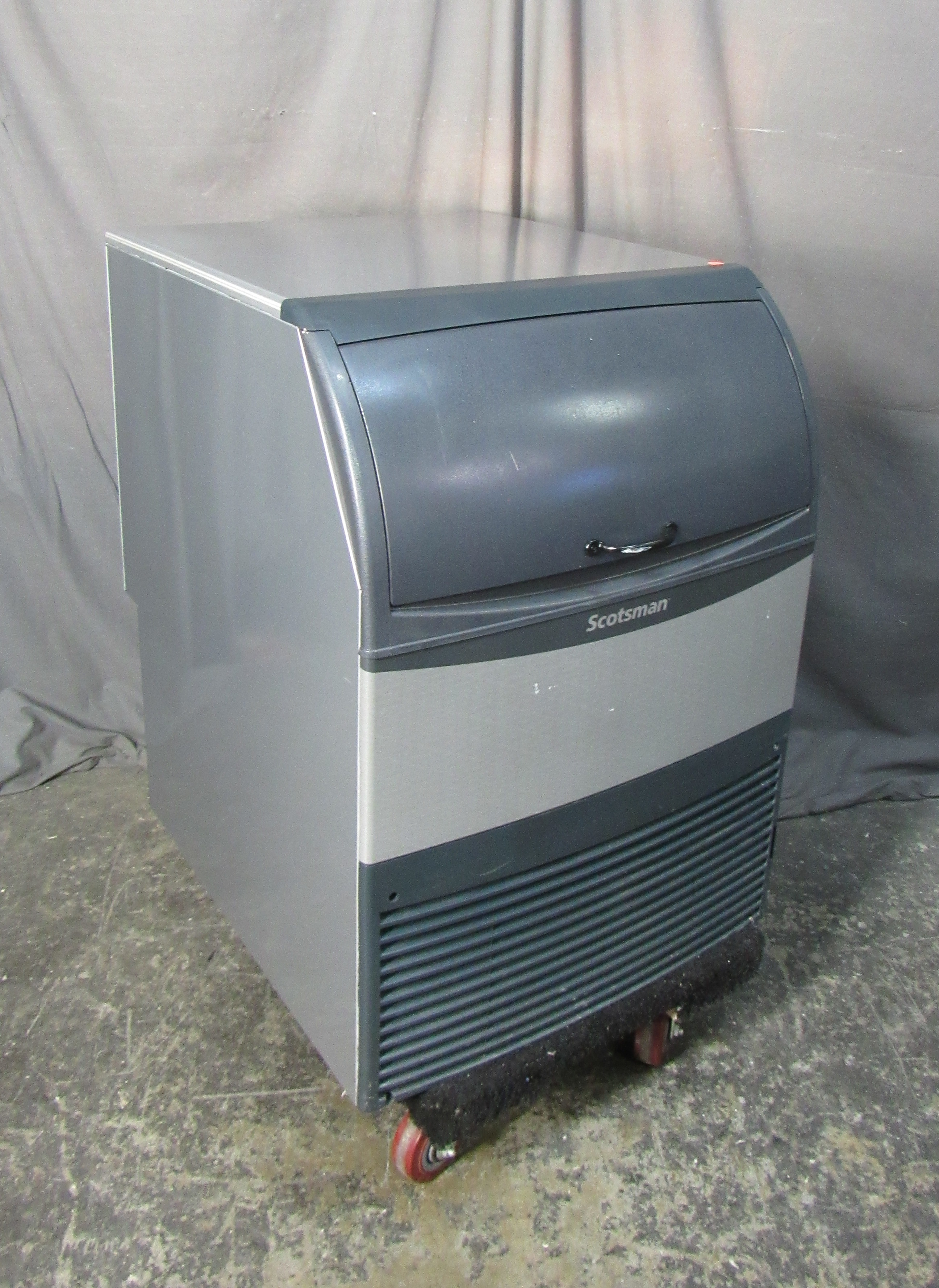 Scotsman UF-424A-1A Undercounter Flake Ice Machine; 24"W 440LB/DAY 115V #41315