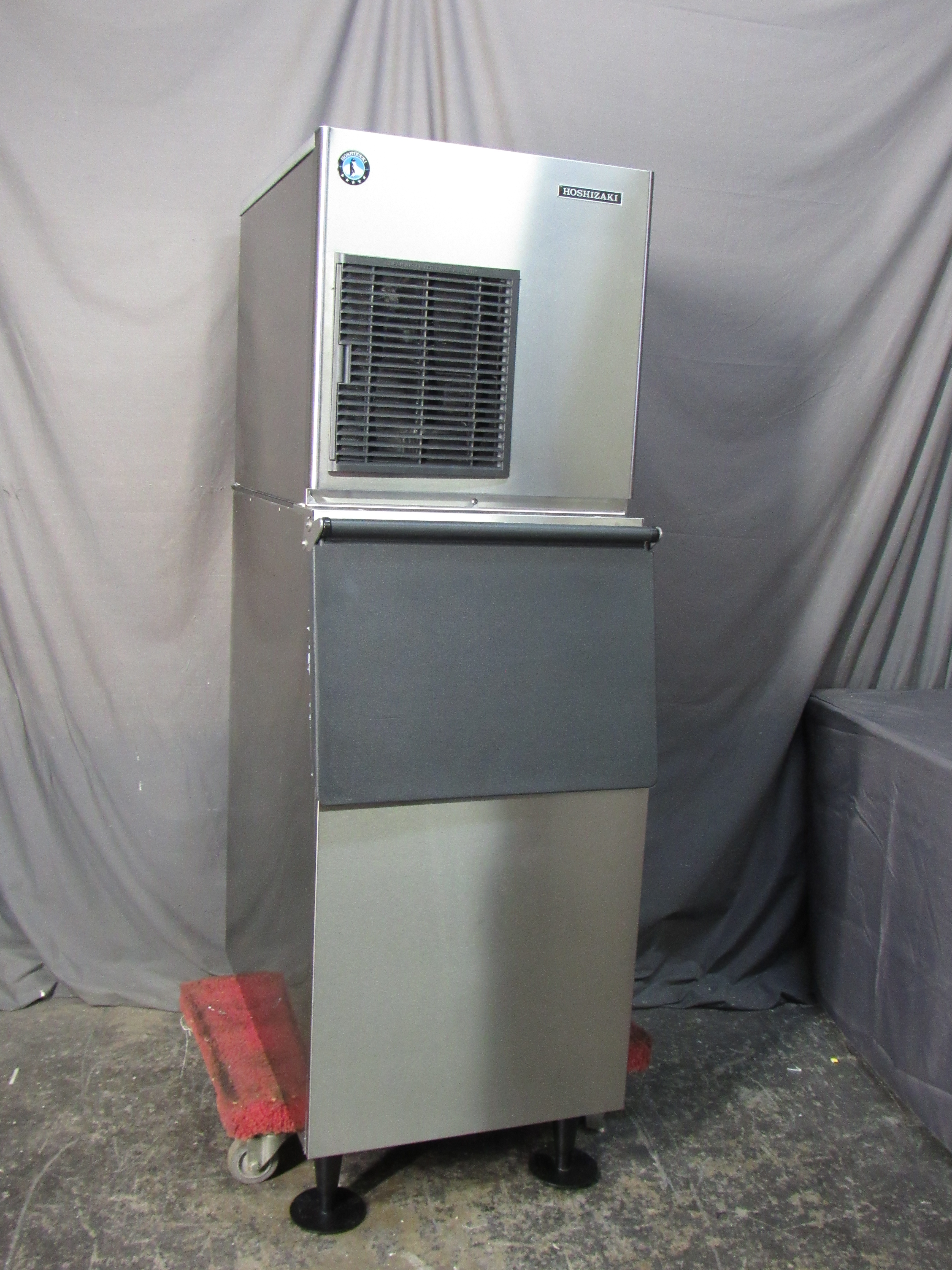 Hoshizaki F-450MAJ Flake Ice Maker Machine & Bin; 492 lbs/day; 115v #41344