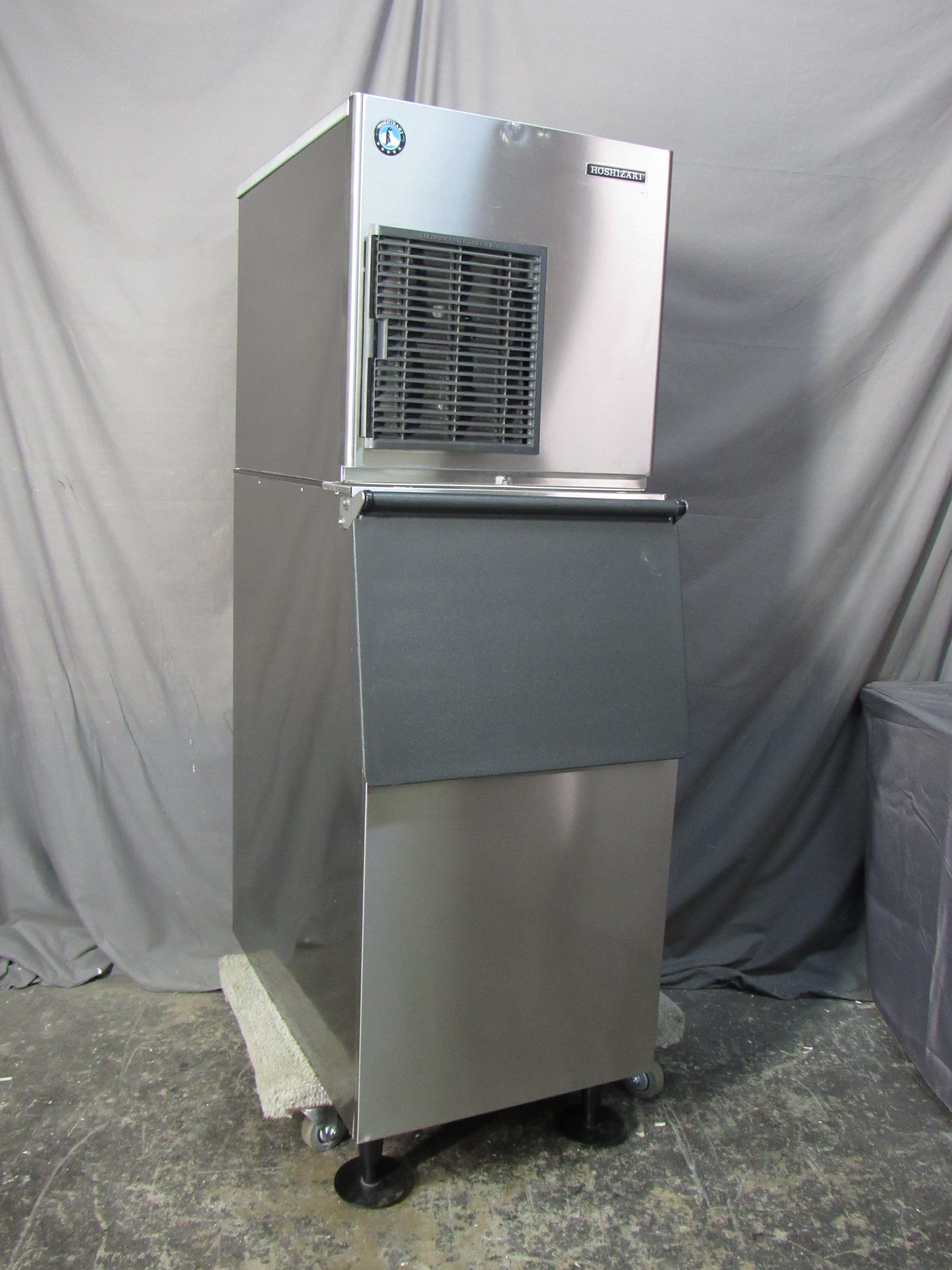 Hoshizaki F-450MAJ Flake Ice Maker Machine & Bin; 492 lbs/day; 115v #41344