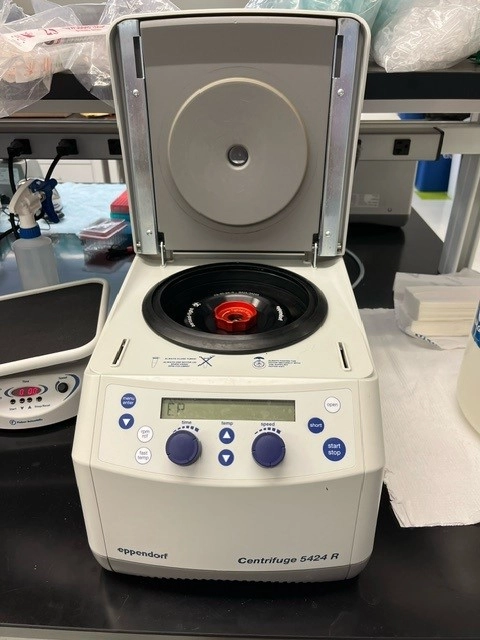 Eppendorf 5424R Refrigerated Centrifuge