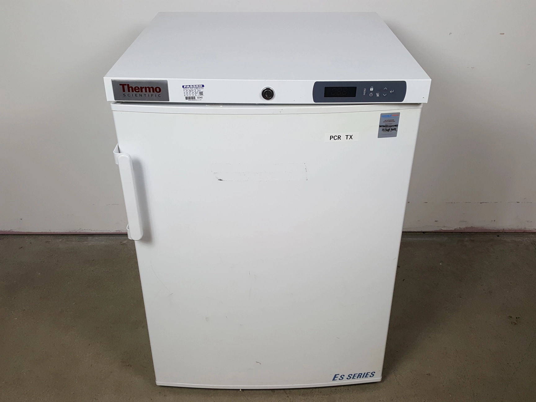 Thermo Scientific ES Series 151F-AEV-TS Undercounter Freezer Lab