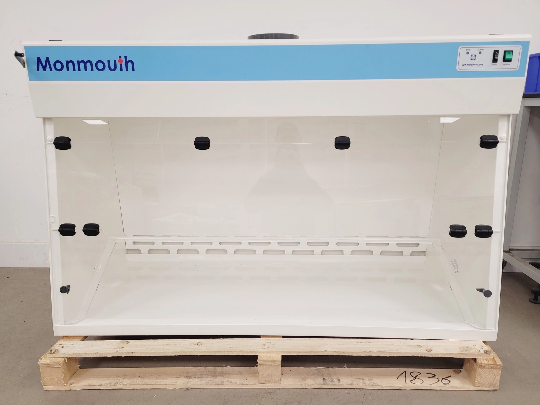 Monmouth DFC1500 Ducted Fume Hood With Stand Lab