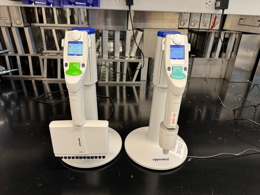 Eppendorf Xplorer Pipettes w/ Eppendorf stand - Quantity 2