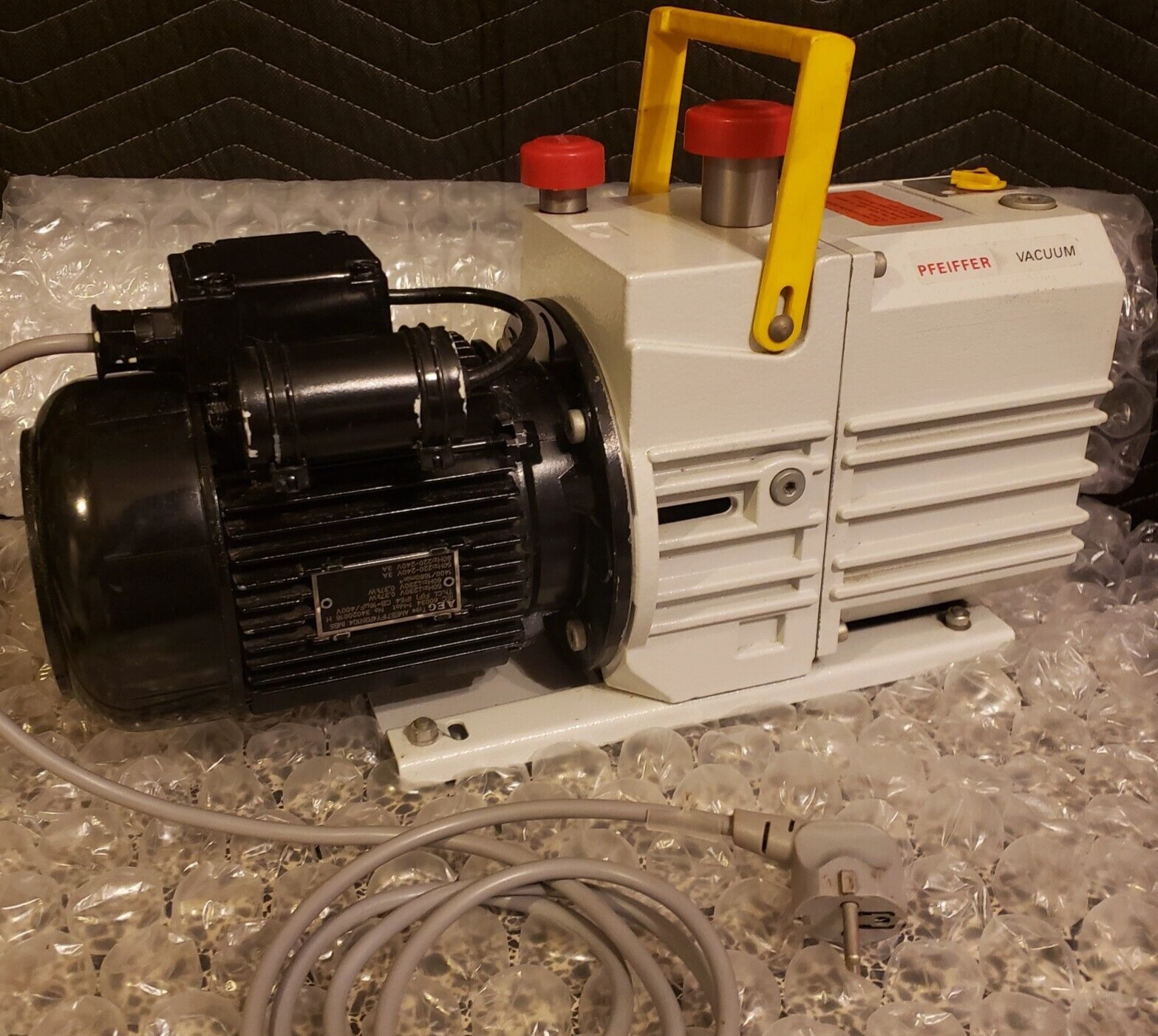 Pfeiffer Duo 5 Vacuum Pump 230V