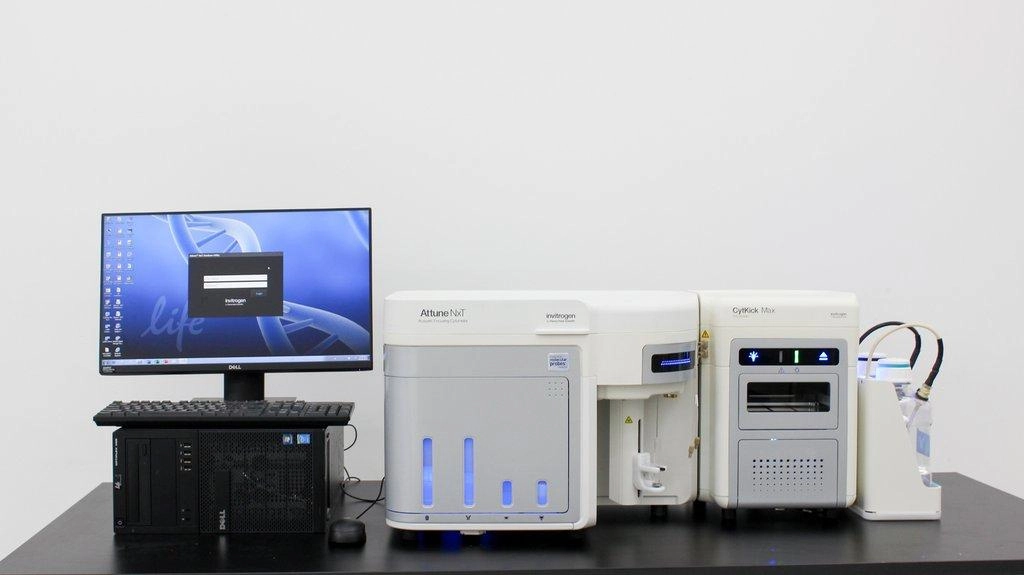 Invitrogen Attune NxT AFC2 Acoustic Focusing Cytometer with CytKick MAX Autosampler - 3377691