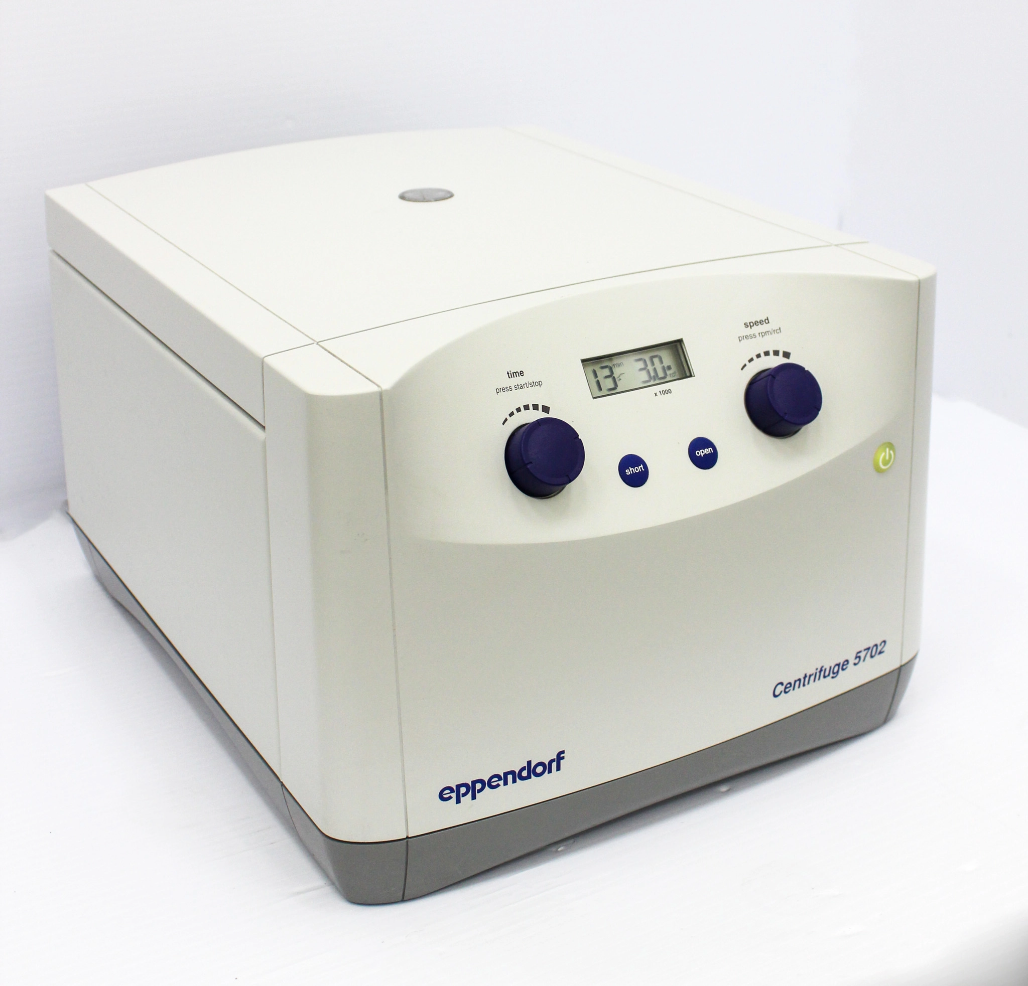 Eppendorf 5702 Benchtop Centrifuge 4 x 85ml Samples 4400 RPM - 3361863