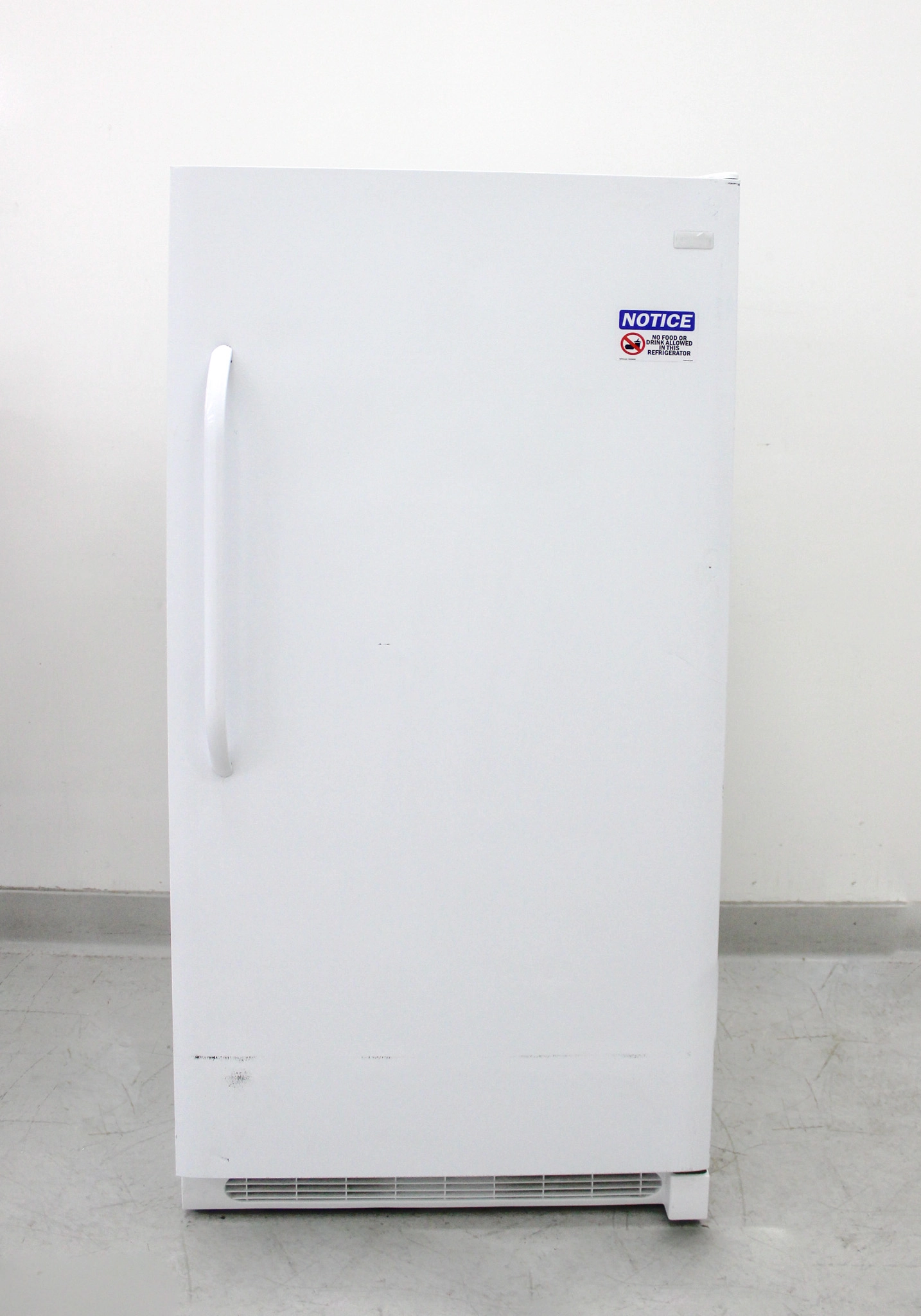 Frigidaire Lab Refrigerator Model FFRU17B2QWA White Single Door - 3376410