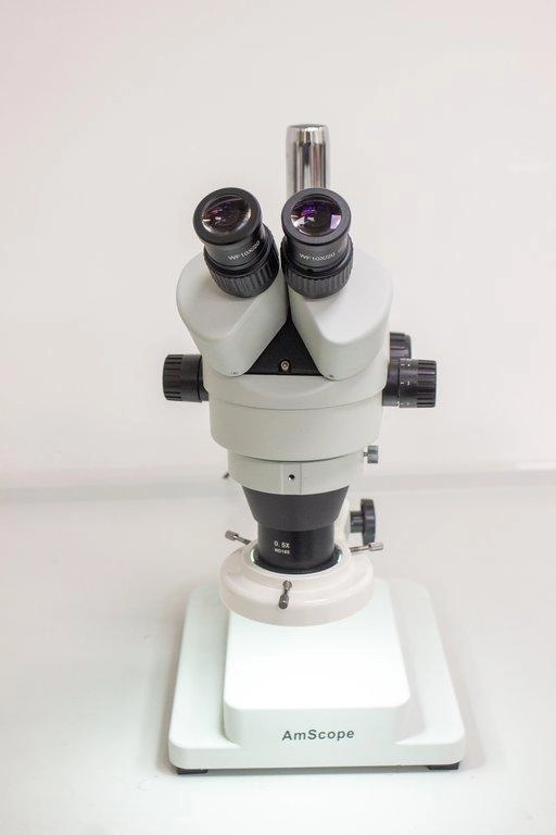 AmScope Stereo Microscope with Fluorescent Ring Light Model FRL8 - 3374845