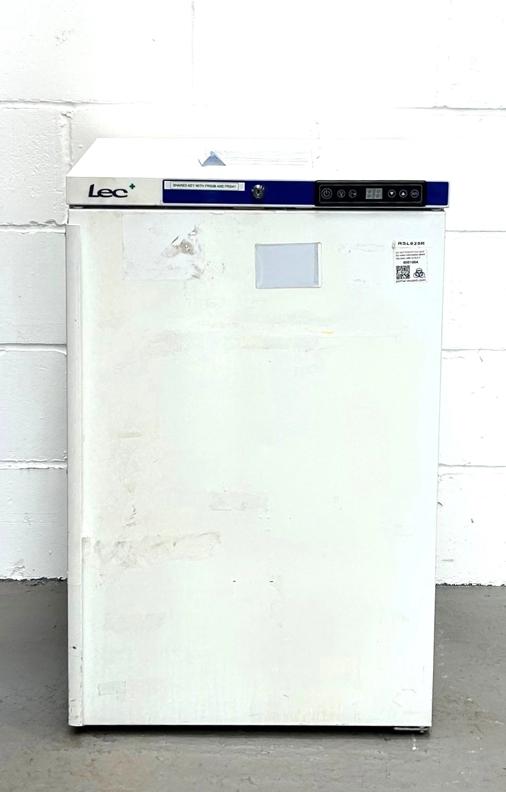 LEC Medical Pharmacy Under Bench Fridge G334M 02 - 8001004