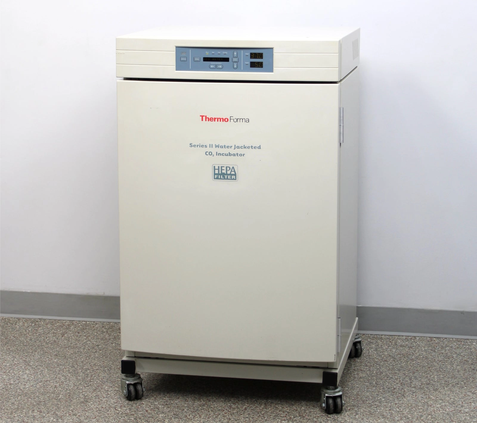 Thermo 3110 Forma Series II Water Jacketed CO2 Incubator with 3 Shelves