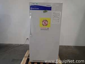 Lot 253 Listing# 1020451 Fisher Scientific 13-986-151B lsotemp Refrigerator