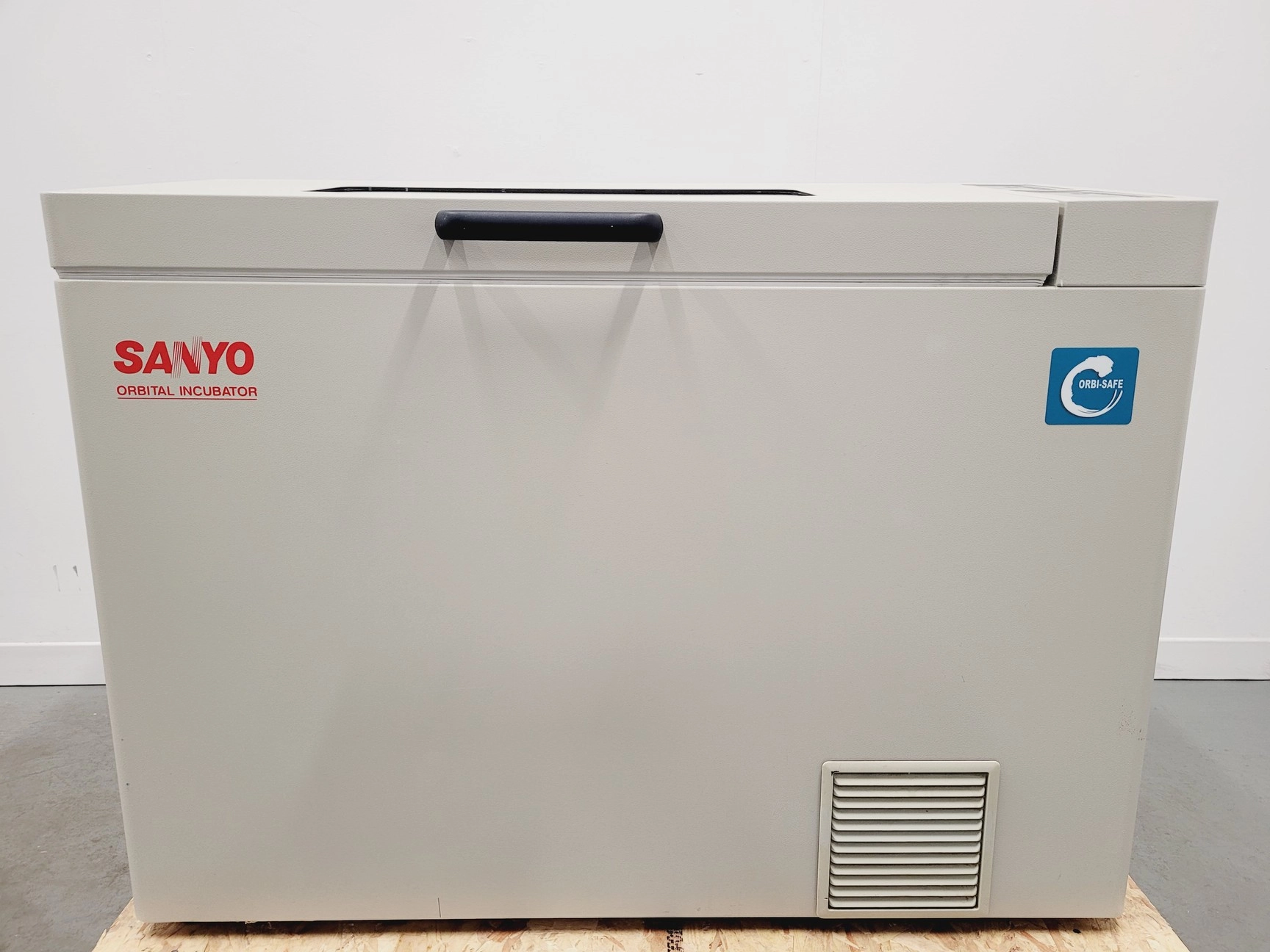 Sanyo Orbi-Safe IOX402.XX1.C Orbital Shaking Incubator Lab