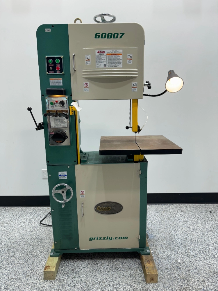 Grizzly G0807 18" Variable-Speed Vertical Metal-Cutting Bandsaw