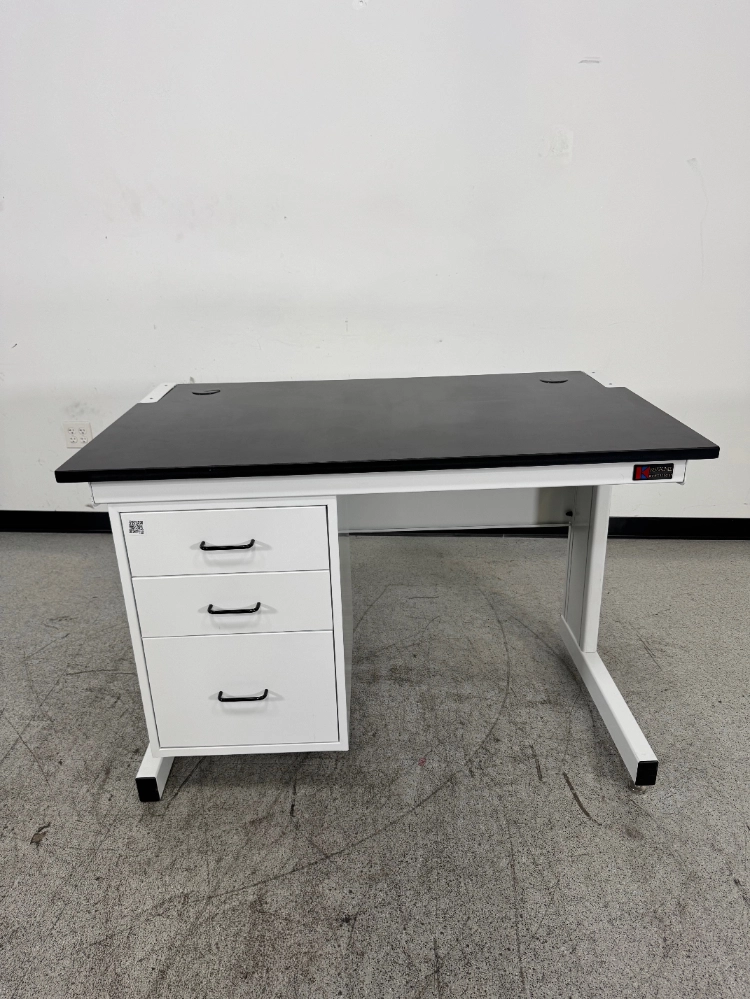 Kewaunee Evolution 4' Lab Bench