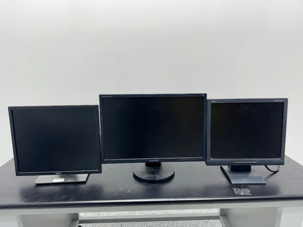 Computer monitors - Quantity 3