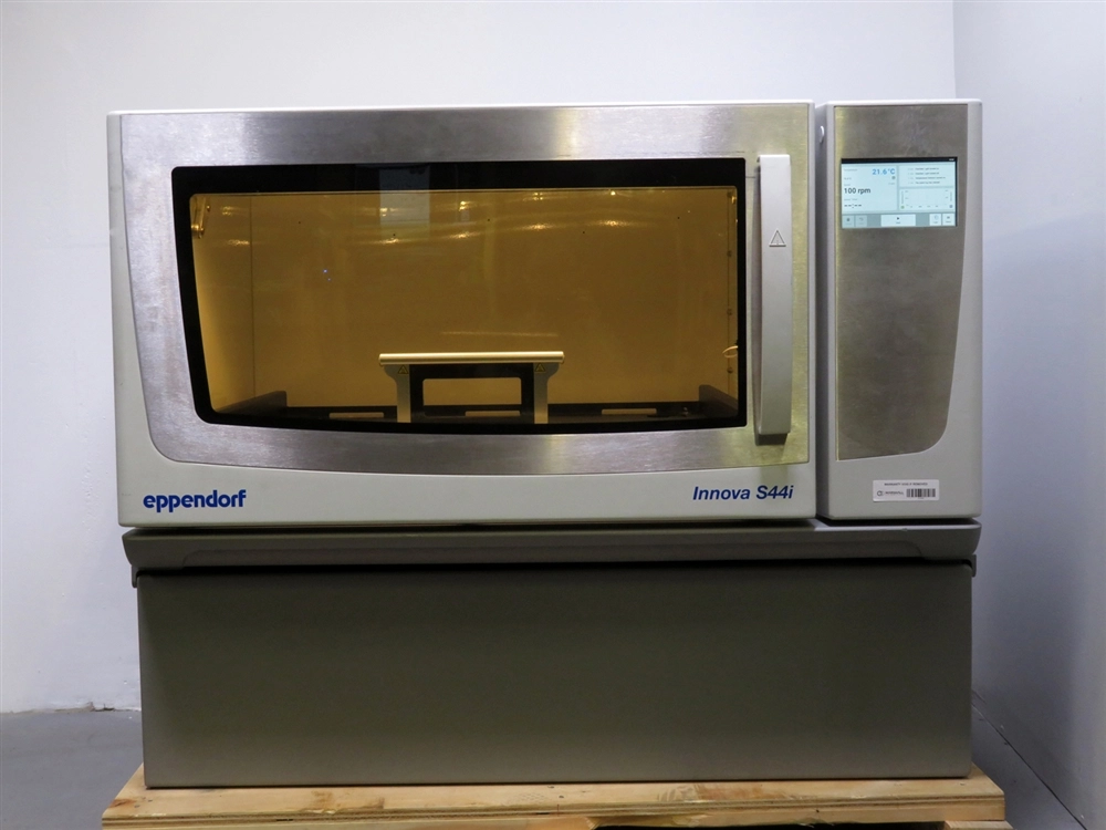 Eppendorf Innova S44i Refrigerated Incubator Shaker