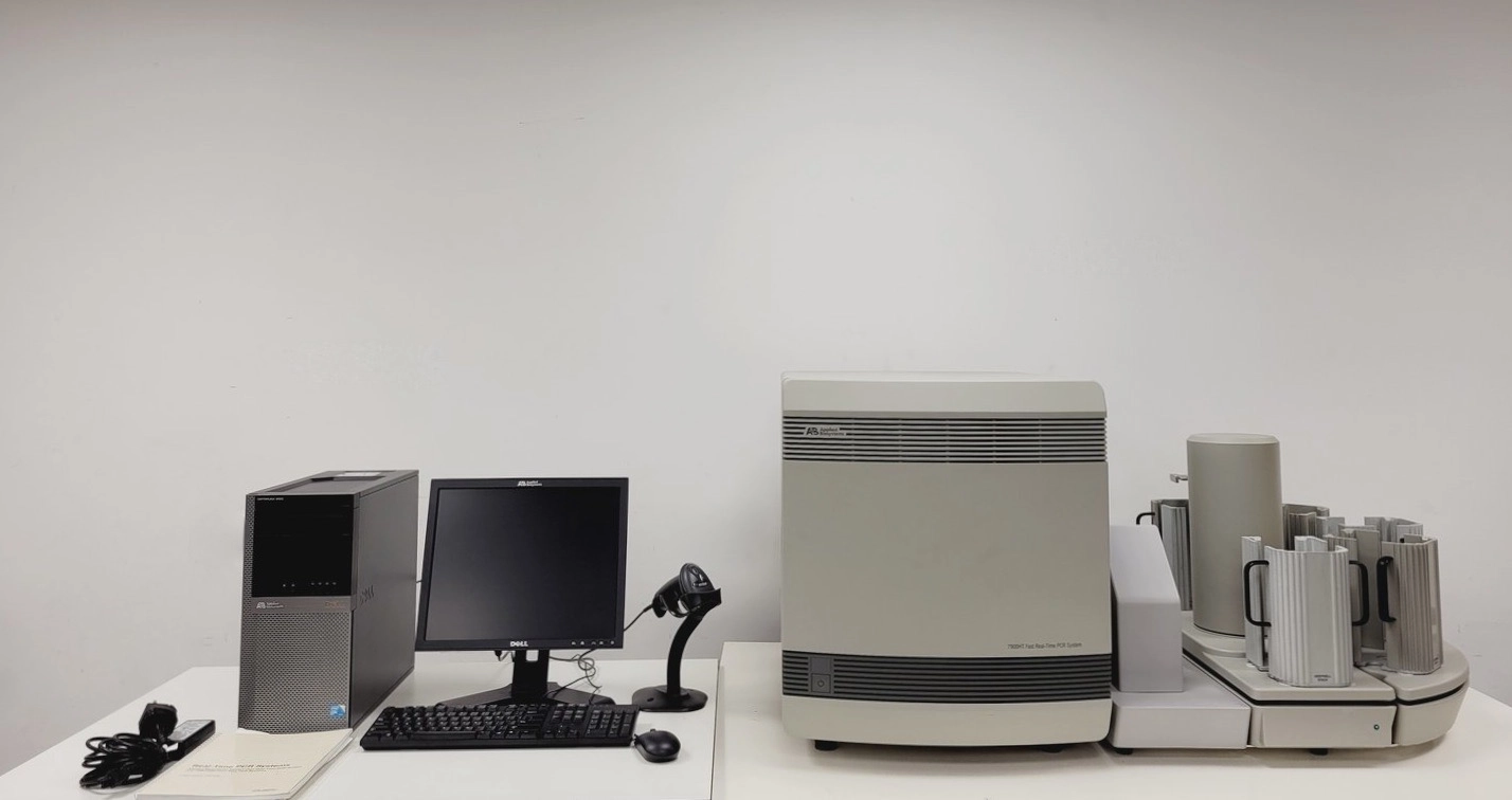 Applied Biosystems 7900HT Fast Real Time PCR System with 7067/4 Stacker Lab