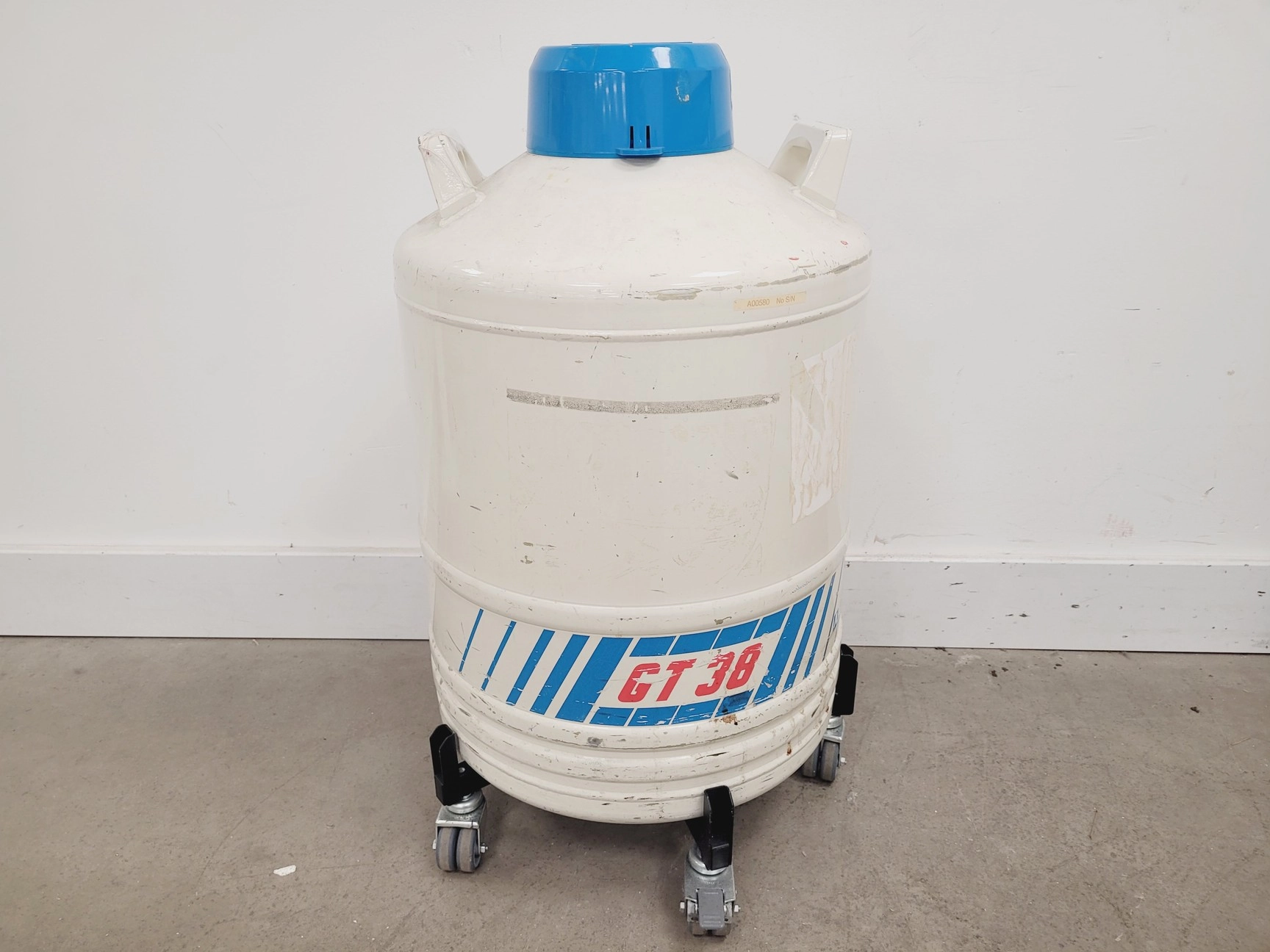 Air Liquide GT 38 Liquid Nitrogen Dewar with 6 x Storage Racks