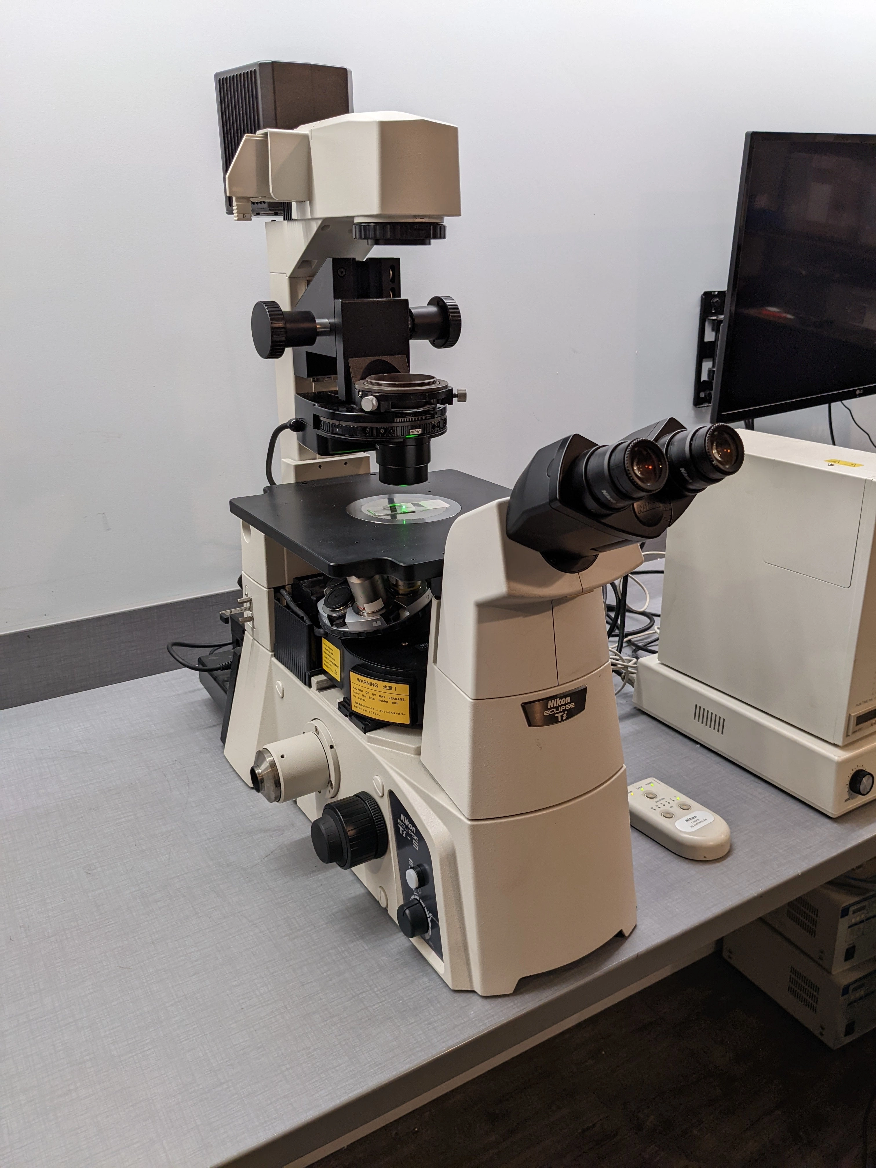 Nikon Eclipse Ti-S Inverted Phase Fluorescence Trinocular  Microscope