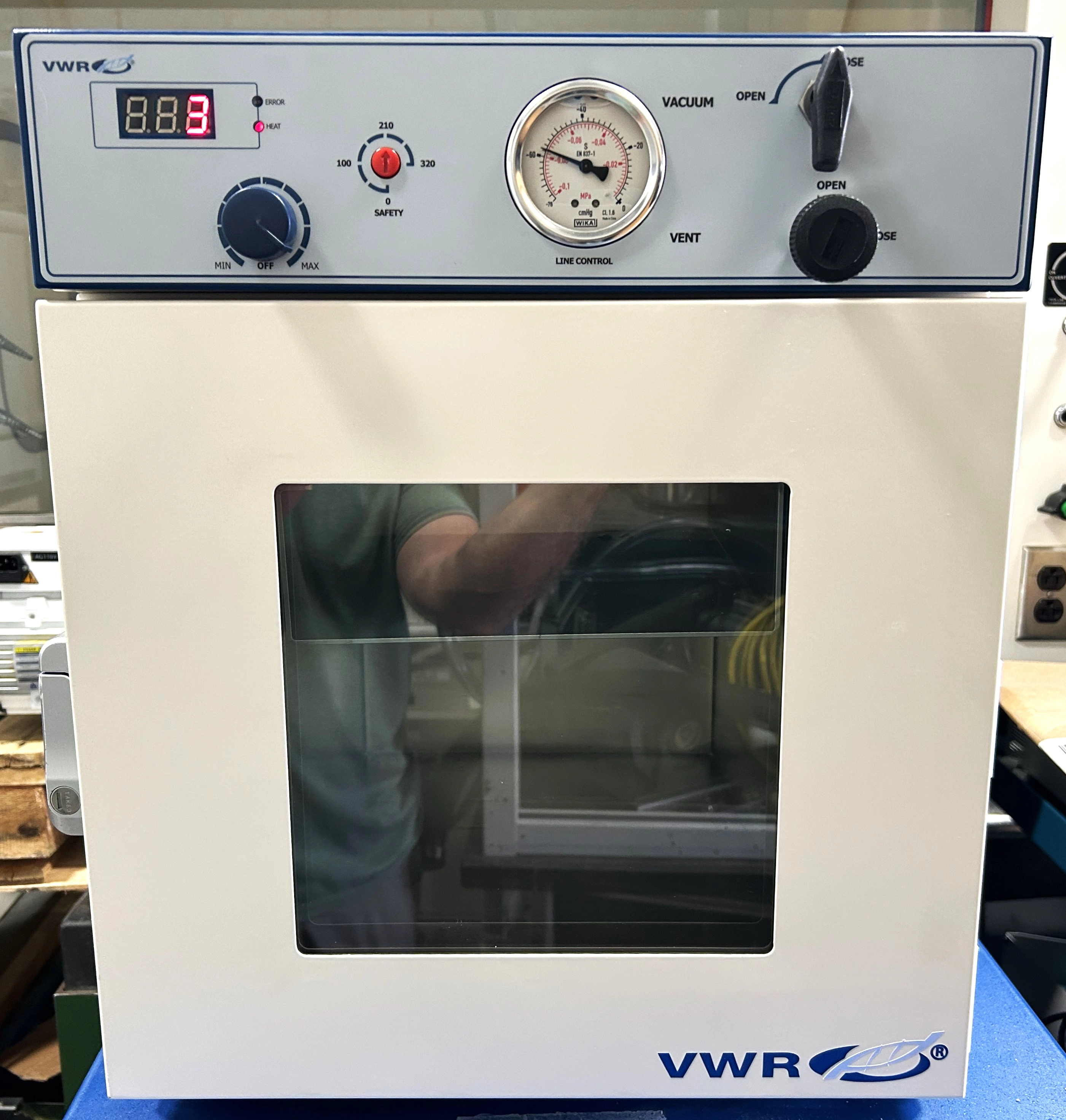 VWR Basic Vacuum Oven (0.7 Cu-Ft)