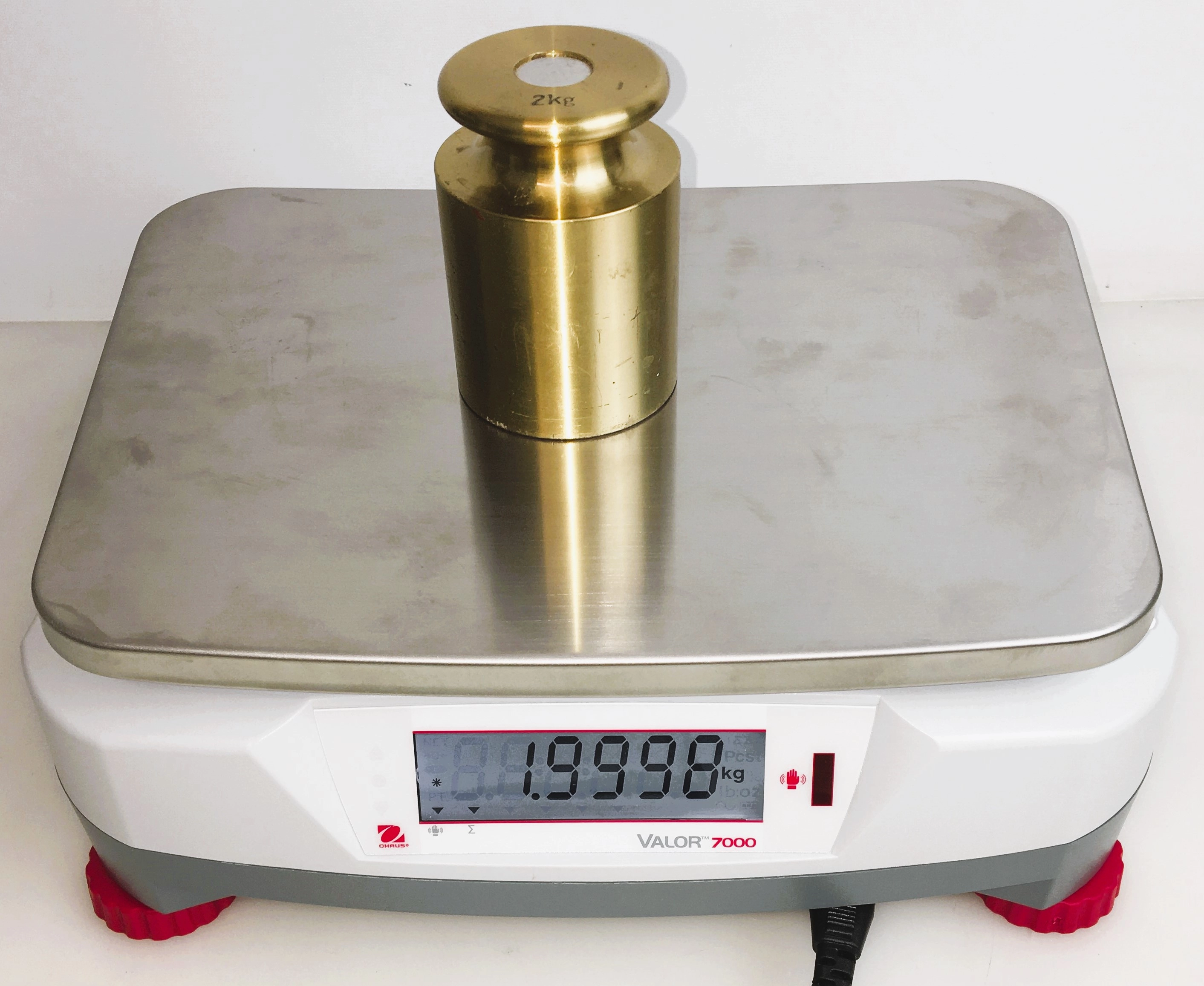 Ohaus Valor 7000 Compact Balance (6000g x 2g / 15lb x 0.005lb)