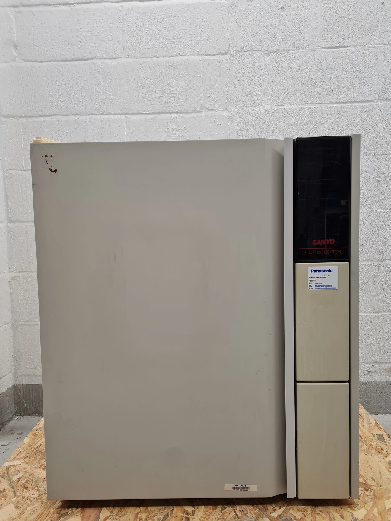 Sanyo C02 Incubator Model MC0-175 Lab