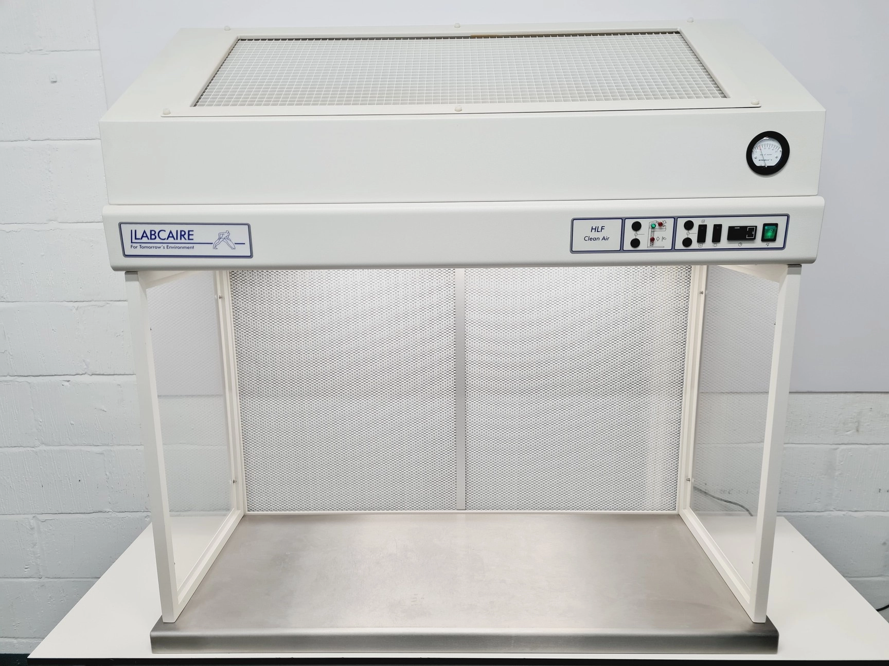 Labcaire HLF 12 Clean Air Laminar Flow Cabinet Lab