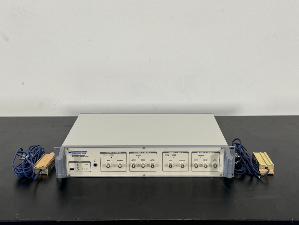 Axon Instruments 700A Patch-Clamp Amplifier