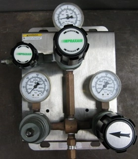 PRAXAIR REGULATOR PANEL, MODEL: 5263122-57-580, NO: 1360Q15R, -1-7 BAR,-30-100 PSI, 0-300 BAR, 0-400