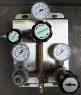 PRAXAIR REGULATOR PANEL, MODEL: 5264172-57-580, NO: 1360Q15T, 0-250 BAR, 0-4000 PSI, 0-200 PSI,-1-14