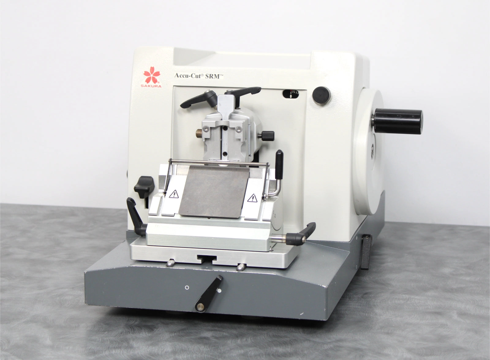 Sakura Accu-Cut SRM 200 CW Manual Rotary Microtome 1429 with Blade Holder