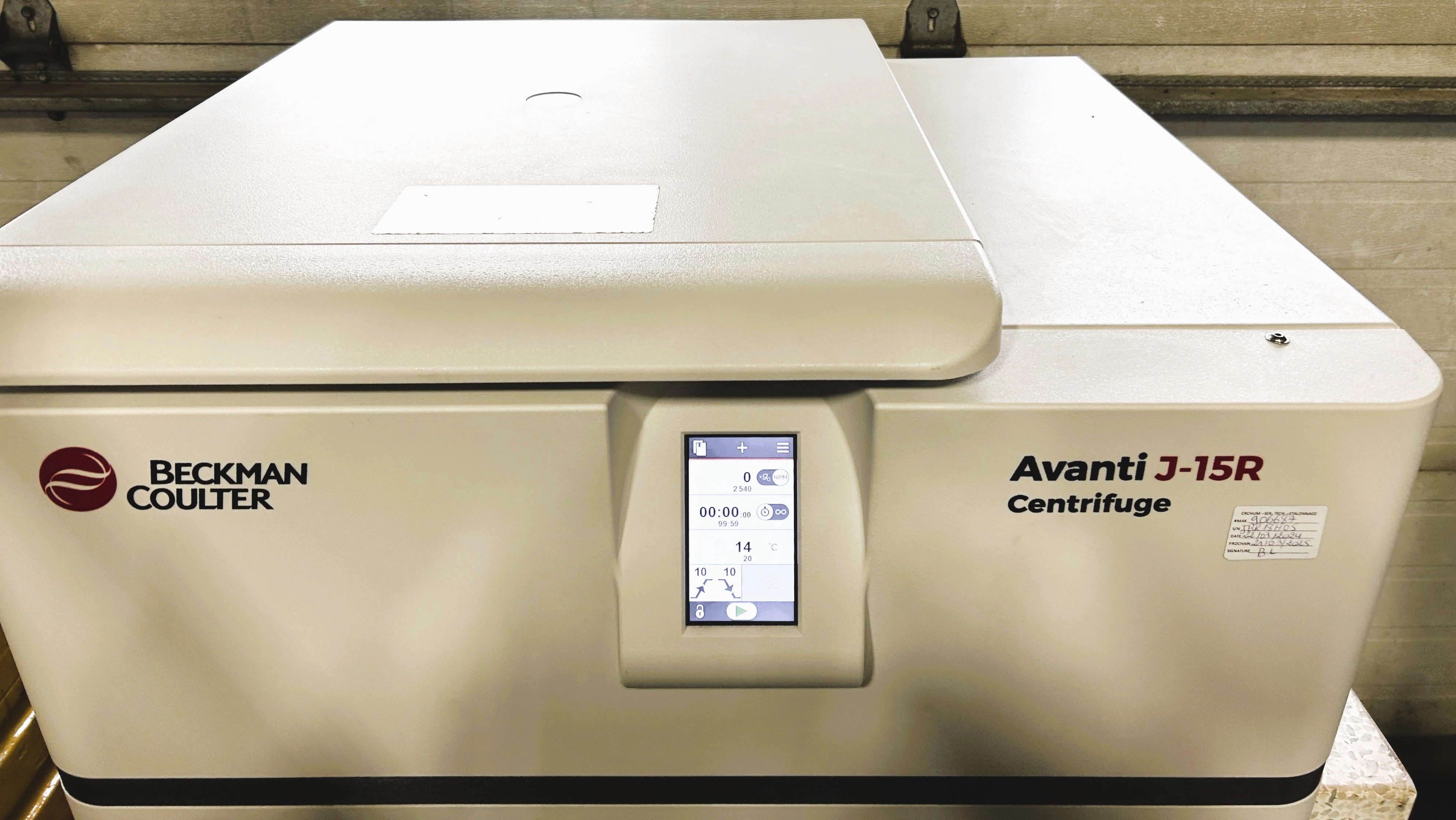 Beckman Coulter Avanti J-15R IVD Refrigerated Centrifuge with Rotor (14 x 50mL)