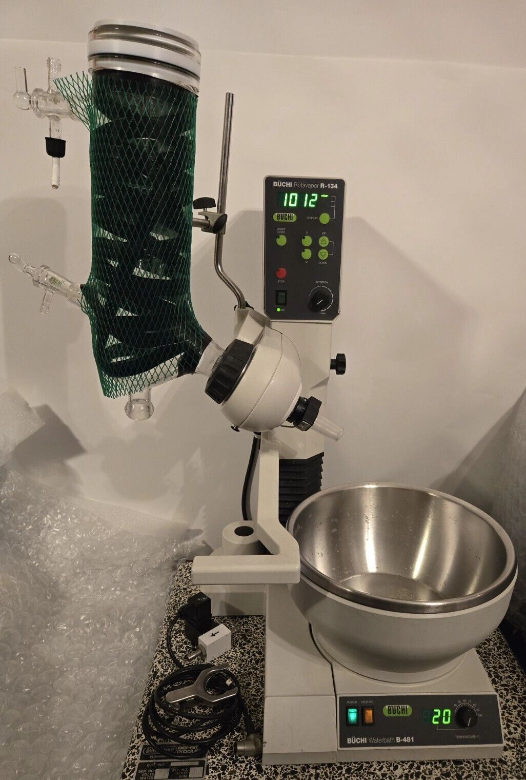 Buchi R-134 Vacuum Control Rotovap w/Bath, Condens