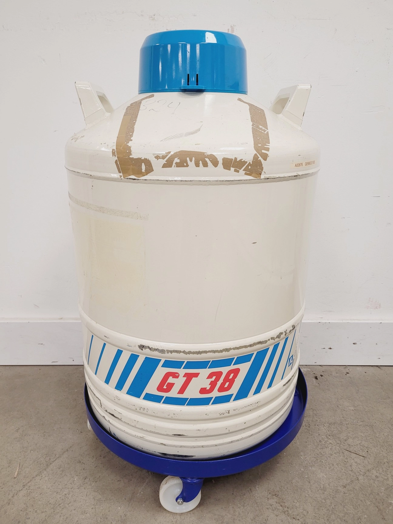 Air Liquide GT 38 Liquid Nitrogen Dewar with 6 x Storage Racks Lab