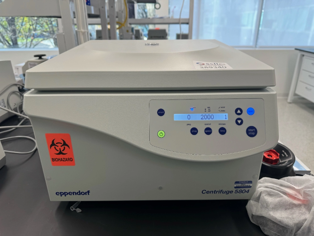 Eppendorf 5804 Centrifuge