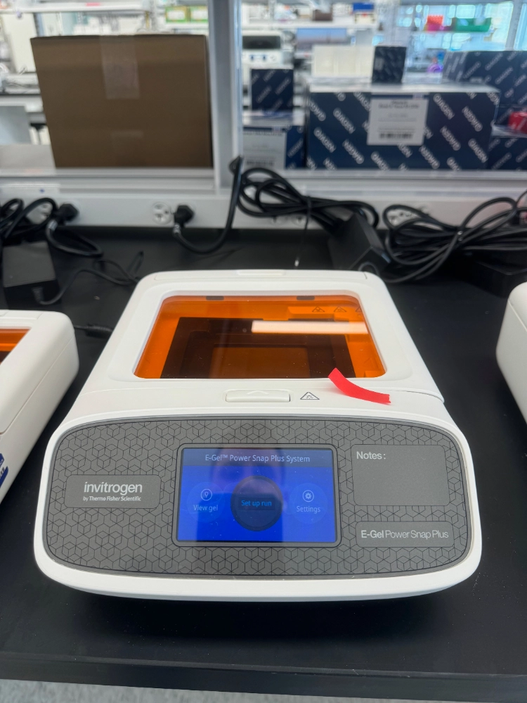 Invitrogen E-Gel Power Snap Plus Electrophoresis Device