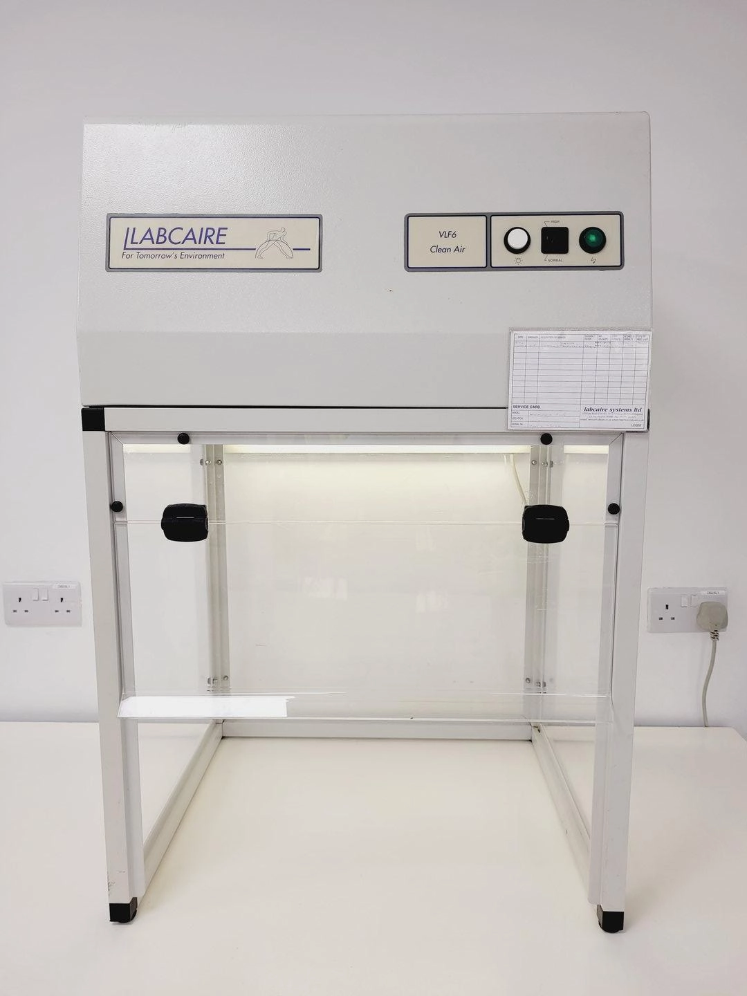 Labcaire VLF 6 Clean Air Vertical Laminar Flow Cabinet Lab