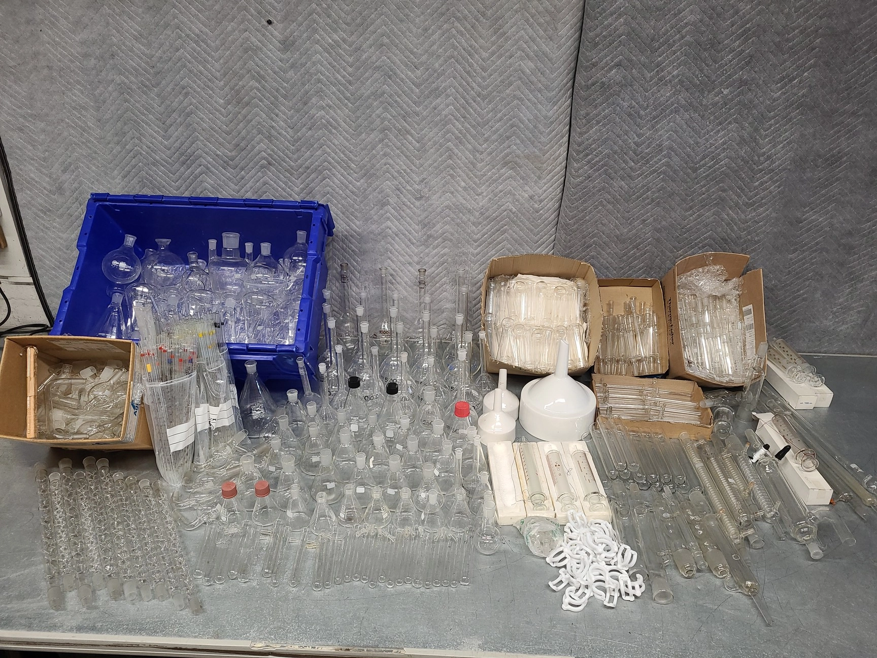 Lot of Laboratory Glassware Flasks, Tubes, Boiling, Volumetric, Evaporators Lab