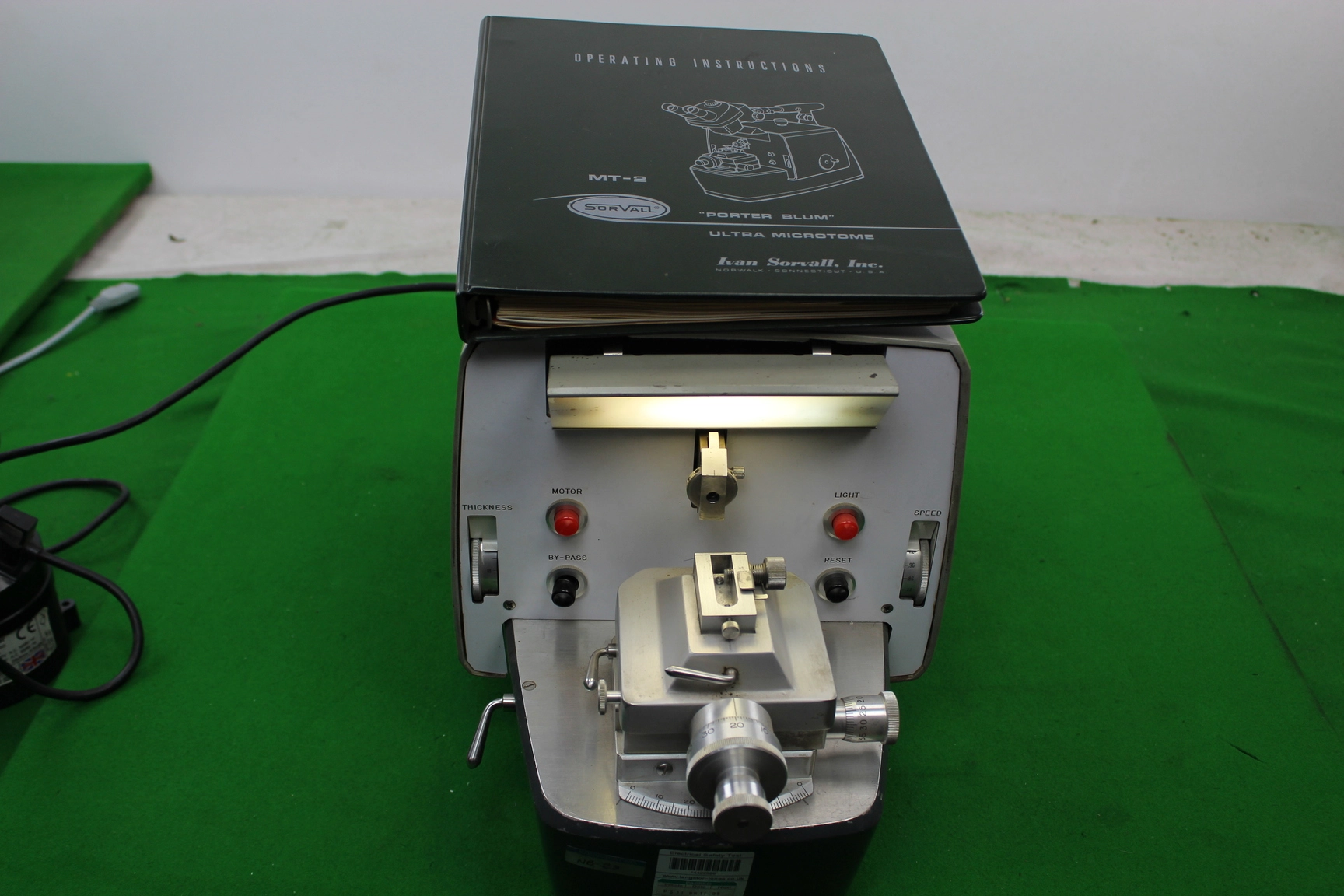 Sorvall MT-2 Ultra Microtome Porter Blum w/ Operating Manual Lab Laboratory