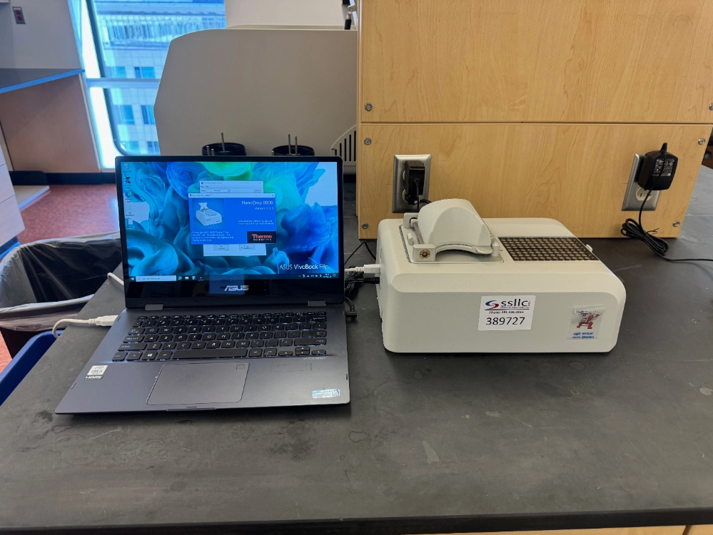 Thermo NanoDrop 8000 UV/Vis Spectrophotometer