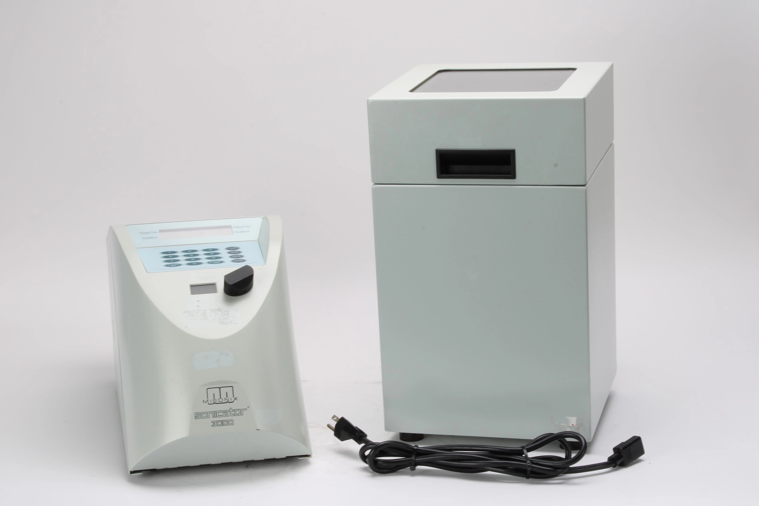 Misonix 3000 Sonicator With Microplate Horn and Power Cable