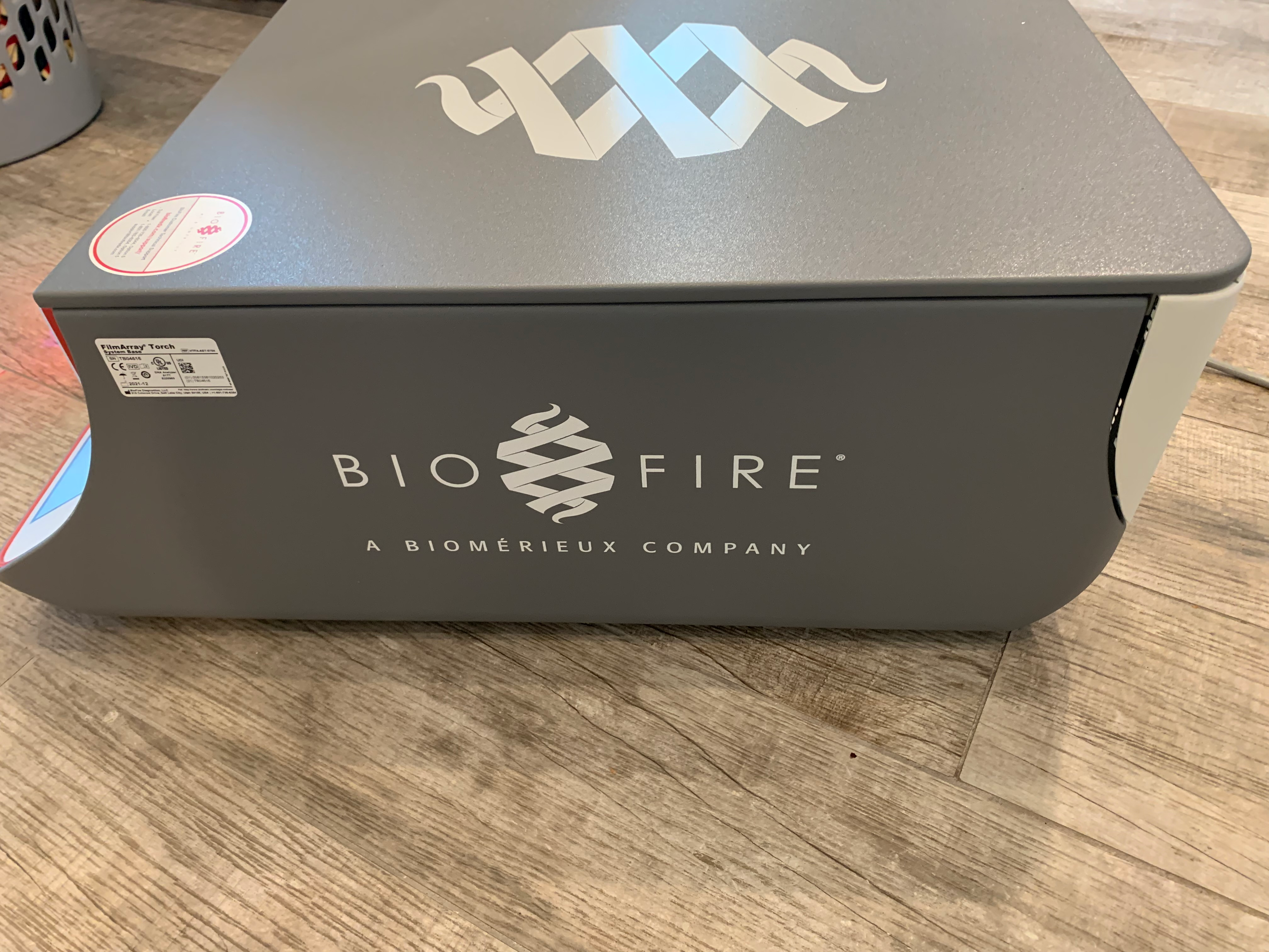 BIOFIRE FILM ARRAY TORCH  PCR MOLECULAR SYNDROMIC INFECTIOUS DISEASES ANALYZERE WITH  2 MODULES VERY LOW COUNT