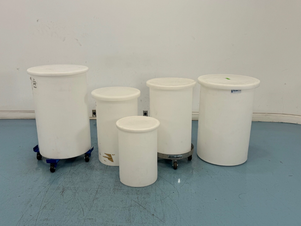 Plastic Tanks w/ Lids - Quantity 5